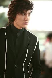 He became an international sensation with the famous show boys over flowers and churned out some of the best hits. Boys Over Flowers ê½ƒë³´ë‹¤ ë‚¨ìž An Amazing Drama One Of My Favorites In My Top 3 I Love This Lee Min Ho Boys Over Flowers Lee Min Ho Boys Over Flowers