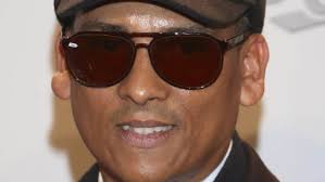 „wir bedauern dieters krankheitsbedingte absage sehr und wünschen ihm alles gute und eine schnelle genesung. Wegen Krankheit Darum Tragt Xavier Naidoo Sonnenbrille