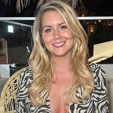 Pamela Laird's Instagram, Twitter & Facebook