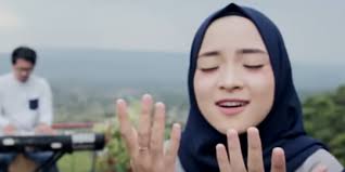 Download lagu mp3 & video: Lirik Lagu Gurauan Berkasih Siti Nordiana Achik Merdeka Com