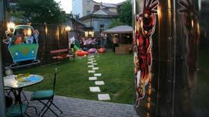 Locuri de joaca, step2, cerland, coaland, little tikes, feber, king kids evs, rainbowplay, injusa aadt, dunster house, king kids ook, mookie, kidkraft aad, fungoo, kbt aadt, happy maty, prime, waterboyz. Reporteris Tragedie O FetiÈ›Äƒ A Murit Intr Un Loc De JoacÄƒ Al Unui Restaurant Din PloieÈ™ti