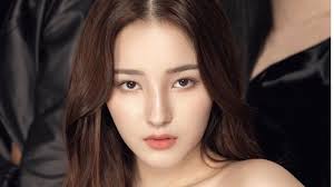 Không chỉ Châu Bùi, sao Hàn tới Việt Nam cũng bị quay lén ở phòng thay đồ