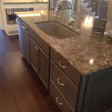 Kitchen Cabinet Island Homecrest Cabinetry Lautner Maple French Vanilla With Brownstone Glaze Perimeter Island Kitchen Remodel Home Kitchens Kitchen Sale