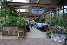 Independence Beer Garden Philadelphia Usa Groundswell Design Group Independence Beer Garden Beer Garden Modern Garden