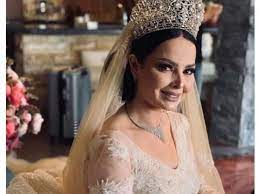ديانا كرزون وزوجها 29 سبتمبر 2020 | اخر تحديث: ÙÙŠØ¯ÙŠÙˆ ÙˆØµÙˆØ± Ø¯ÙŠØ§Ù†Ø§ ÙƒØ±Ø²ÙˆÙ† ØªØ­ØªÙÙ„ Ø¨Ø²ÙØ§ÙÙ‡Ø§ Ø¹Ù„Ù‰ Ù…Ø¹Ø§Ø° Ø§Ù„Ø¹Ù…Ø±Ù‰ ÙˆÙˆØ§Ù„Ø¯ØªÙ‡Ø§ ØªØ¨ÙƒÙ‰ Ø¹ÙŠÙ†