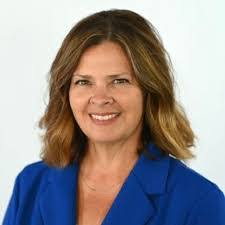 Aurora Everett's Instagram, Twitter & Facebook