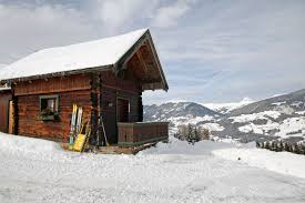 Häuser mieten in salzburg stadt ✓ einfamilienhaus, reihenhaus, landhaus oder fertigteilhaus ✓ schnell & bequem unter zahlreichen angeboten der salzburger nachrichten das richtige miethaus finden. Winterurlaub In Der Hutte Hutte Mieten Hutte Style At Home