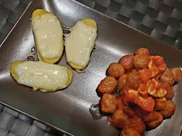 La polenta con salsiccia è un piatto povero tipico della tradizione culinaria italiana, preparato e gustato soprattutto nei freddi mesi invernali. Mely In Cucina Bocconcini Di Pollo E Salsiccia In Umido Con Crostoni Di Polenta