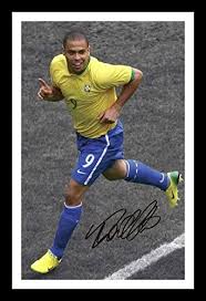 Cristiano ronaldo totally failed 6 games out of 7. Amazon De Ronaldo Brasilien Poster Mit Autogramm Und Foto Gerahmt