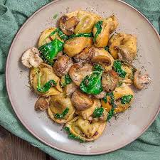 Vegetarische Vegane Rezepte Auf Instagram Tortellinis Mit Champignons Babyspinat Ziegenfrischkase Healthy Recipes Cooking Recipes Healthy Recipes