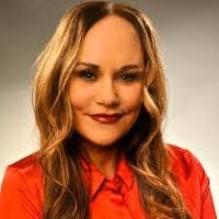 Julie Bowling's Instagram, Twitter & Facebook