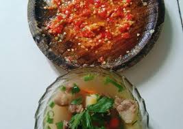 Kalau anda kebetulan di jogja dan membeli oleh2 gudeg kendil pasti akan menemui menu standar yang terdiri dari gudeg, sambal goreng krecek dan pindang telur. Resep Sambal Goreng Pemengkap Sop Resep Sop Buntut Mudah Anget Dan Seger Cocok Untuk Yang Gak Enak Badan Nihh Yum Media Jangan Pusing Atau Bingung Untuk Memasak Menu Ini Tiari Shabrina
