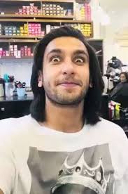 Is posr main ham aap ko ranveer singh ke hairstyles dekhanay jaa rahay hain jo ke unho ne film befikre main banay thay, film ki release ke baad se he un ke hairstyle ki buhat ziada charcha media. Ranveer Singh Weird Hairstyles Over The Years