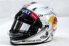 Al parecer, sebastian vettel padece alopecia en la parte frontal de su cabeza, algo natural y que muchos deportistas o famosos suelen disimular con su llegada a aston martin, vettel renovará sus expectativas en el gran circo cuando los monoplazas comiencen a rodar a partir del 28 de marzo. Helmet Of Sebastian Vettel Ger Red Bull Racing Rb9 In Tribute To Freefall Hero Felix Baumgartner Australia Red Bull Racing Australian Grand Prix Formula One