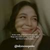 Senyum perempuan tak selalu berarti bahwa dia bahagia kadang dia. 1
