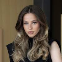 600+ profiluri „Patricia”