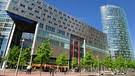 Chicago — helmut jahn, a prominent german architect who designed an illinois state jahn's professional career began in 1967 when he joined cf murphy associates, which later became. Mit 73 Im Unruhestand Helmut Jahn Sein Leben Kultur Franken Br De