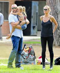 The pair broke up before leni was born and. Heidi Klum S Bodyguard Boyfriend Shows How Close He Is To Her Daughter Leni As She Clings To Him In Park Daily Mail Online