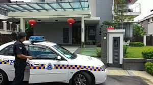 The main police station that all ara damansara residence should go to for any crime related report and assistance is the +603 7727 9907: Lawatan Di Kawasan Perumahan Ara Balai Polis Kelana Jaya Facebook