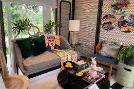 Jika ruang tamu ada memiliki ukuran yang kecil, jangan terlalu banyak menempatkan furnitur. Desain Ruang Tamu Kecil Untuk Kumpul Keluarga Di Hari Lebaran Halaman All Kompas Com