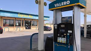 The valero consumer credit card offers up to 8¢ off per gallon at valero stations every month. Valero Gas Station C Store San Antonio Texas