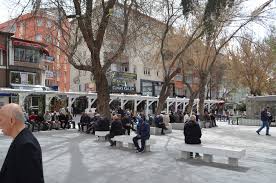 Niğde'de bahar havası yaşanıyor Havaların ısınmasıyla birlikte Niğde'de  bahar havası kendini hissettirmeye başladı. Güneşli günleri fırsat bilen  vatandaşlar, park ve bahçelere akın ederek açık havanın tadını çıkarıyor. (Abdullah  BAYAR ...