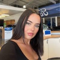 Katie Lester's Instagram, Twitter & Facebook