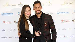 Welcome to my official facebook page! Hakan Calhanoglu Scheidung Wird Zur Offentlichen Schlammschlacht Stern De