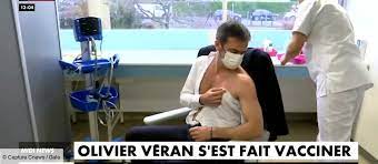 Elle est également revenue sur la vaccination d'olivier véran. Video Olivier Veran Tombe La Chemise Pour Se Faire Vacciner Les Internautes Amuses Gala