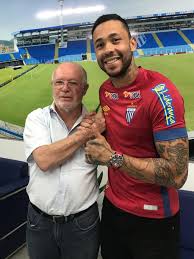 The carboxylic acid group of avai favours. Avai On The Loan Announces The Goalkeeper Vladimir Santos Unmeant