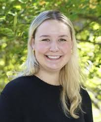 Lauren Cheatham's Instagram, Twitter & Facebook