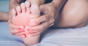 L'épiderme, la couche supérieure, protège les couches cutanées n'essayez jamais d'enlever un cor avec un objet tranchant comme une lame de rasoir ou des ciseaux. Comment Soigner Un Cor Au Pied Douloureux