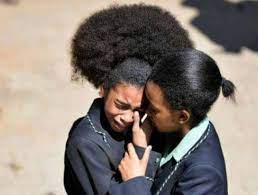 Students In South Africa Protest Hair Policy That Dissaporoved Of Their Natural Afros So Students Protest High School Hairstyles African Hairstyles Black Hair