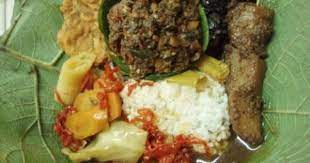 Nasi Jamblang Cirebon These Foods Should Be Served And Enjoyed Over The Leaves Of Teak It Was Second To None Makanan Masakan Indonesia Masakan