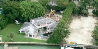 El pablo escobar construyó una casa en tulum, que tras estar abandonada fue comprada por la la construcción nunca terminó y tras la muerte de pablo escobar en 1993 fue abandonada. Drug Lord Pablo Escobar S Miami Beach Mansion Demolished Scoba Investigations
