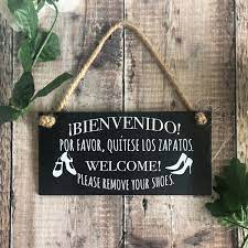 Bienvenido Por Favor Quitese Los Zapatos Remove Your Shoes Etsy Door Signs Diy Shoes Off Sign Slate Signs