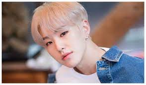 Veja mais ideias sobre soonhoon, hoshi, woozi. Seventeen Hoshi Returns Great Kindness To His Alma Mater Kpopstarz