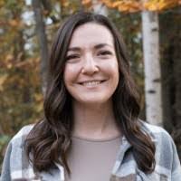 Amanda Stennett's Instagram, Twitter & Facebook