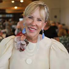 Ellen Ivey: The Art of Self-Di…