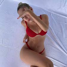 Ester Exposito - Free pics, galleries & more at Babepedia