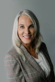 Kim Loy's Instagram, Twitter & Facebook