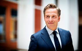 Hugo de jonge began his career as a teacher at de akker primary school, rotterdam, in 1999. Zorg Moet Fundamenteel Anders Volgens Coronaminister Hugo De Jonge Regie Terug Bij Overheid Politiek Ad Nl
