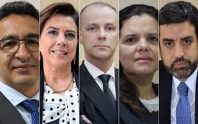 O instituto butantan informou que entregará a totalidade de doses de vacinas requeridas pelo governo federal assim que receber autorização da agência nacional de vigilância sanitária (anvisa). Ma0lm5rg3zrwrm