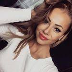 Kerry Sipes's Instagram, Twitter & Facebook