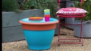 I grabbed a couple of sad looking flower pots that were the same shape and size but were two different colors and totally beaten up. Upcycle A Large Garden Plastic Pot With Plastikote Spray Paint Youtube