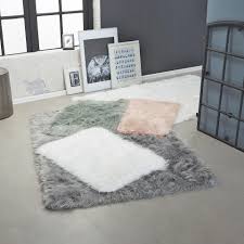 Definition, rechtschreibung, synonyme und grammatik von 'teppich' auf duden online nachschlagen. Kunstfell Teppich 120x180 Grau Danisches Bettenlager Kunstfell Teppich Teppich Danisches Bettenlager