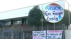 Trabajadores de Essity protestan por cierre de planta en Medellín; la empresa asegura que la decisión es para asegurar la sostenibilidad del negocio