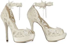 Le scarpe da sposa monroe sono un esempio di pumps dolci e classiche per il giorno più bello: Scarpe Da Sposa In Pizzo Loriblu 2013