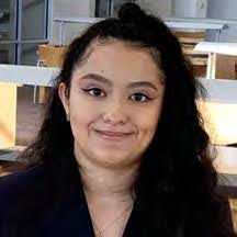 Naomi Swenson's Instagram, Twitter & Facebook