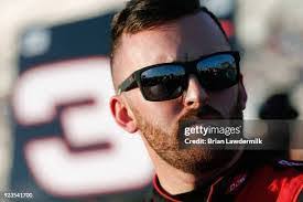 Kiara Dow's Instagram, Twitter & Facebook